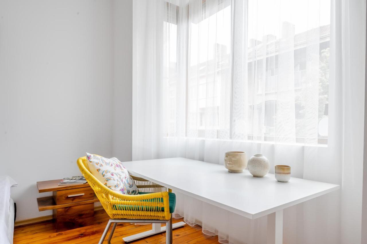 Sofia'S Vintage Gem: Spacious 2Bd Flat On Solunska Apartment Bagian luar foto